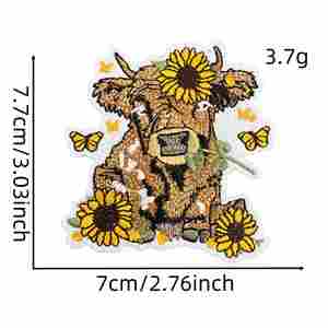 Parches Termoadhesivos Bordados de Vaca Highland con Diseño de Campo Floral, Lindos y Caprichosos - Product Image 5