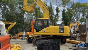 Excavadora usada de bajo precio VENTA CALIENTE Buen precio KOMATSU Excavadoras sobre orugas usadas en el PC200-7 KomatsuPC120 en Shanghai China - Product Image 5