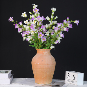 Fleurs artificielles Campanula roses et blanches en gros, tiges de fleurs de clochettes en soie multi-têtes pour arrangements floraux de mariage et de maison - Product Image 3