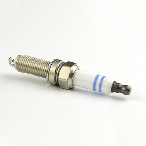 Pièces de moteur automobile et de <span class=keywords><strong>moto</strong></span> <span class=keywords><strong>haute</strong></span> <span class=keywords><strong>performance</strong></span>, bougies d'allumage en iridium Bujia 0242135527 YR7NE, <span class=keywords><strong>bougie</strong></span> d'allumage automobile - Product Image 2