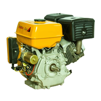 Moteur industriel OHV de 390 cm³ alimentant une machine à souder, sans besoin d'alimentation électrique, pour utilisation sur les chantiers de construction au Ghana.