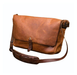 Sac messager en cuir de qualité supérieure pour hommes, sac de bureau pour hommes, compartiment rembourré pour ordinateur portable avec sangle réglable - Product Image 1