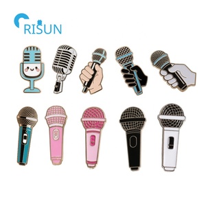 Pin de Solapa con Micrófono de Música Hip <span class=keywords><strong>Hop</strong></span> Rap, Pin de Esmalte Suave y Duro, Broche Personalizado con Micrófono - Product Image 1