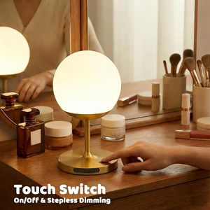 Lampe de chevet LED rechargeable avec gradation progressive, base en alliage d'aluminium, veilleuse avec port de charge USB pour téléphone portable - Product Image 4
