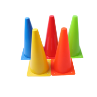 Cônes d'entraînement PE/ABS de plusieurs tailles et couleurs, écologiques et durables, directement de l'usine, pour le football, les sports et les exercices d'agilité en extérieur.