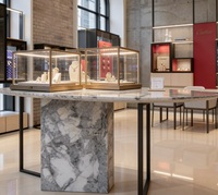 Table de présentation de bijoux de luxe GZowin |   Plateau en marbre Calacatta avec cadre en aluminium |   Vitrine en verre avec éclairage LED |   Personnalisable