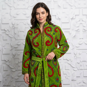 Veste matelassée longue en velours Suzani respirante pour femme – Cardigan élégant et décontracté pour l'hiver, en coton écologique à séchage rapide - Product Image 1