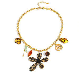 Collier en acier inoxydable avec pendentif fleur imprimé léopard plaqué or 18 carats, bijoux tendance style automne-hiver - Product Image 4