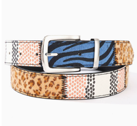 Ce ceinture patchwork accrocheur présente des textures mélangées léopard, zèbre et à pois en alliage de zinc, associé à une boucle ardillon élégante en argent, audacieuse.