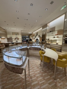 ชั้นวางรองเท้าติดผนังไม้ดีไซน์ทันสมัยสำหรับร้านค้า <span class=keywords><strong>ONI</strong></span> Shopfitting พร้อมเคาน์เตอร์โชว์กระเป๋าแบบกำหนดเองได้ - Product Image 4