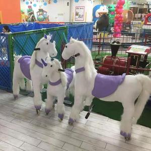 Giocattolo Cavalcabile Unicorno in Peluche e Metallo per Bambini 5-12 Anni, Design Unisex a Forma di <span class=keywords><strong>Cavallo</strong></span> - Product Image 1