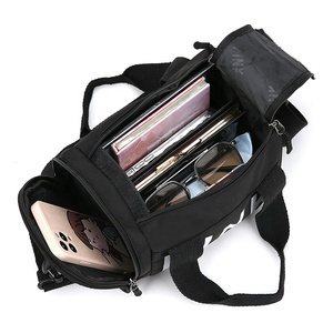 Bolsa <span class=keywords><strong>de</strong></span> Gimnasio Mini <span class=keywords><strong>de</strong></span> Nailon con Logotipo Personalizado, Bolsa <span class=keywords><strong>de</strong></span> <span class=keywords><strong>Viaje</strong></span> Tipo Barril <span class=keywords><strong>Pequeña</strong></span> y Portátil con Correa Cruzada, Color Rosa - Product Image 4