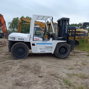 Chariot élévateur diesel d'occasion TCM FD100 avec moteur Isuzu, capacité de 10 tonnes, mât à deux étages, pneus pleins - Product Image 6