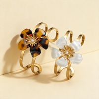 Bracelet Fleur à Cinq Pétales Ouverte en Perles de Luxe avec Personnalité Exagérée, Bijou Tendance en Acier Inoxydable Plaqué Or 18 carats