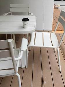 Ensemble de salle à manger d'extérieur tout <span class=keywords><strong>en</strong></span> aluminium empilable et résistant aux intempéries |   Table et chaises imperméables et antirouille pour cour, terrasse et café - Product Image 2