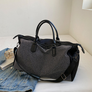 กระเป๋าทรงดัฟเฟิลกระเป๋าเดินทางคุณภาพสูงสำหรับการเดินทางกระเป๋าทรงดัฟเฟิลประดับเพชรไรน์สโตนดีไซน์หรูหราออกแบบได้ตามต้องการ - Product Image 4