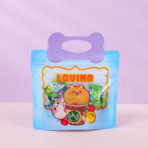 Bolsa de plástico con asa para envasar dulces, bocadillos, juguetes pequeños y condimentos, con diseño colorido y atractivo. - Product Image 1