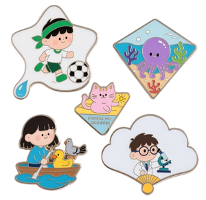 Fabricante profesional de insignias de <span class=keywords><strong>PIN</strong></span> de esmalte personalizado de metal Insignias de esmalte suave 2D e insignias de regalo personalizadas - Product Image 4