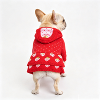 Mignon sweat à capuche pour chien motif fraise, pull rouge en tricot, jupe double couche à motif cœur, vêtements pour animaux de compagnie