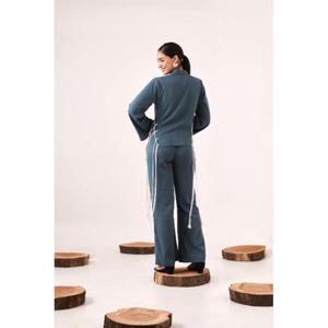 Conjunto de Pantalones y Blusa con Cordones Azules para Mujer, Conjunto de Dos Piezas Elegante con Detalle de Encaje, Look Moderno y Ajuste Cómodo - Product Image 4