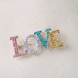 Broche de Diamante Personalizado com Letras em Inglês, Broches de Palavras em Rhinestone, Broches de Rainha - Product Image 6