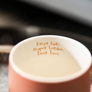 La Mejor Taza de Café de Cerámica con Diseño de Mármol Rosa Mimi del Mundo, Regalo con Frase Encantadora para Abuelas, Niños y Familia, Apta para Microondas - Product Image 5