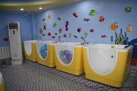 Piscine exclusive pour bébé faite à la main, baignoire moderne au fini nickel pour pépinières haut de gamme et spas de luxe pour la maison