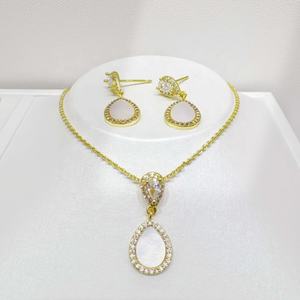 ชุดเครื่องประดับเงินแท้ 925 ชุบทอง 18k ประดับมุกเปลือกหอยและเพชรซิร์คอนทรงกลม ดีไซน์หรูหราสำหรับงานปาร์ตี้ ราคาโรงงาน ขายส่ง - Product Image 3