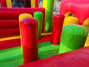 Lilytoys 2024 The Commercial Outdoor Inflable Obstacle Course Challenges Juego de fiesta inflable para adultos - Product Image 3