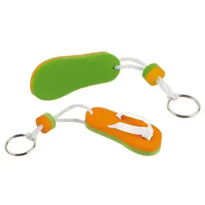 Llavero con chanclas flotantes, gadgets personalizados - Product Image 1
