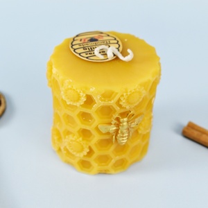 Bougie décorative en cire d'abeille pour la décoration de la maison, cadeau de fête avec motif abeille et tournesol - Product Image 6