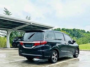 Honda Odyssey 2.4L Comfort Trim 7 Posti MPV Usata 2015 Facelift, Basso Chilometraggio, Guida a Sinistra per Africa e Medio Oriente - Product Image 1