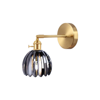Applique murale moderne en verre floral doré applique de chevet de style nordique minimaliste avec miroir LED RGB corps en fer pour le salon