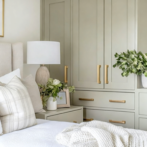 Armoire en bois massif vert éclectique mat minimaliste personnalisable, meubles de chambre à coucher écologiques du sol au plafond, rangement durable - Product Image 4