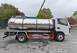 Camión Dongfeng con tanque de acero inoxidable de 5CBM para el transporte de leche fresca en granjas - Product Image 3