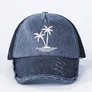 Gorra trucker de verano para exteriores con protección solar, bordado de árbol de coco, tela de malla lavada de alta calidad, gorra trucker desgastada - Product Image 1