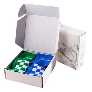 Boîte en carton ondulé blanc avec bordure dorée pour l'e-commerce, vêtements, vin, animaux de compagnie, avec fenêtre, gaufrage, écologique, biodégradable - Product Image 1