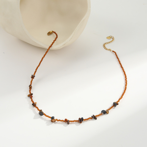 Collar con colgante de cuentas de piedra natural de acero titanio, elegante y moderno, versátil y de estilo francés. - Product Image 6