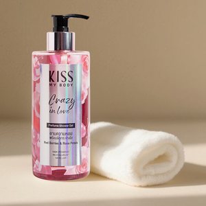 Gel de Ducha Kiss My Body Crazy in Love 380 ml, Mezcla Perfecta de Bayas Rojas y Pétalos de Rosa para una Piel Radiante - Product Image 5