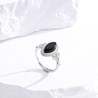 Bague vintage en argent 925 avec turquoise ovale cabochon et filigrane, détail latéral orné