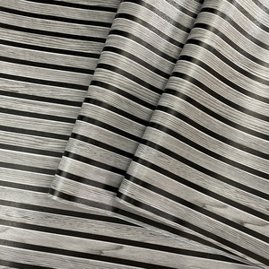 Papel pintado moderno con rayas de madera, extraíble y autoadhesivo adecuado para dormitorios y salas de estar - Product Image 5