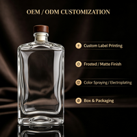 Bouteille de liqueur en verre transparent carrée de 500 ml à fond épais avec bouchon en bois, finition mate, options d'impression sérigraphique et de gravure pour la tequila