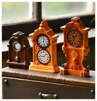 Magnifique et étonnante maison de poupée miniature, pendule d'alarme, engrenage, sol, mur, table, ancienne horloge vintage, modèle de meubles en résine, jouet