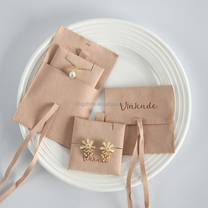 Pochette d'emballage de bijoux en microfibre de velours rose de luxe personnalisée en gros, présentoir portable pour boucles d'oreilles et bracelets - Product Image 6