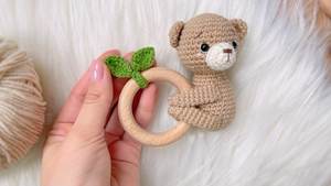 かぎ針編みガラガラギフトセットクマ木材サークルブレスレットかわいい動物ソフトニットかぎ針編み赤ちゃんガラガラ - Product Image 5