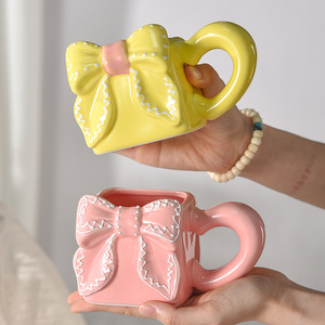 Seaygift Ins Nordic Mão Pintado Bowknot Quadrado Copo De Café com Alça Grande Borboleta Arco Caneca Cerâmica para Meninas - Product Image 1