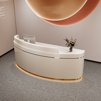 Comptoir de réception moderne blanc incurvé en demi-lune avec éclairage LED, durable, pour salon de beauté, clinique, hôtel, bureau, école, supermarché
