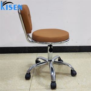 Tabouret de salon réglable en cuir PU marron, base chromée et roulettes, petit fauteuil de pédicure, vente chaude de l'usine Kisen - Product Image 6