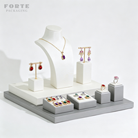 Présentoir à bijoux FORTE pour la série complète de bagues et colliers blancs – Accessoires de présentation pour exposants