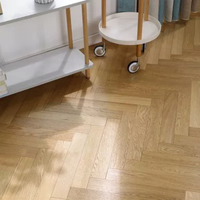Parquet en bois de chêne blanc massif certifié ENF et personnalisé à motifs à chevrons Plancher en bois d'ingénierie étanche à l'humidité
